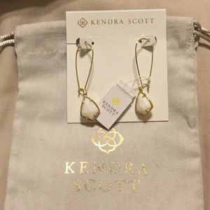Kendra Scott Carinne Long Drop earring-Gold